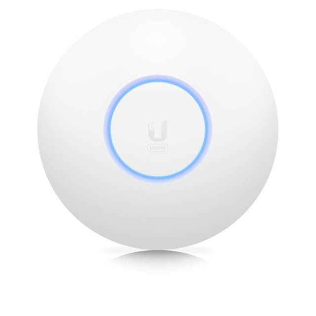Access point Ubiquiti UniFi 6 Lite piccolo, rotondo e bianco su un soffitto