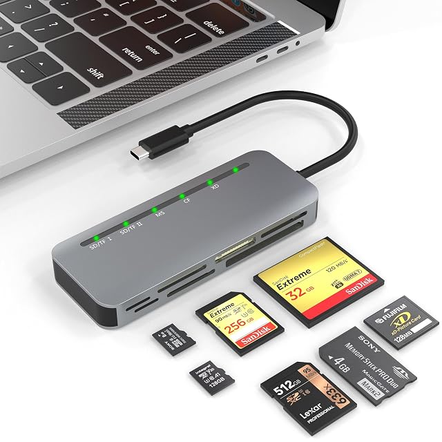 Lettore multi-scheda Suejezt in alluminio con sette slot e un cavo USB Type-C fisso