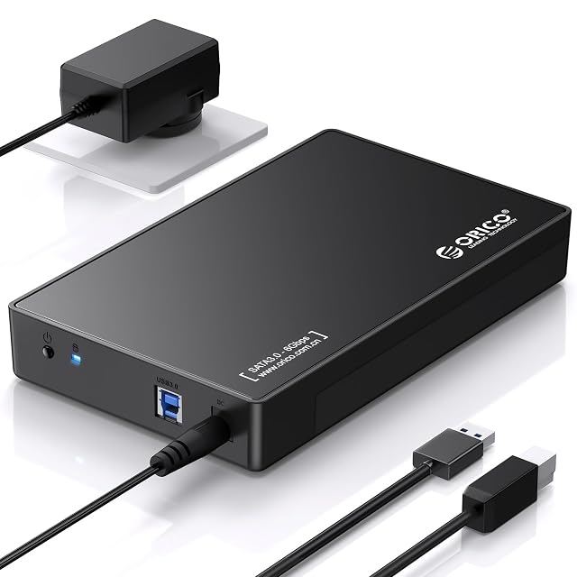 Box per unità da 3,5 pollici ORICO nero con un alimentatore di rete e un cavo USB 3.0