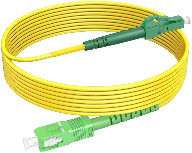 Bretella in fibra simplex gialla RamboCables con un connettore LC/APC verde a un capo e un connettore SC/APC verde all’altro