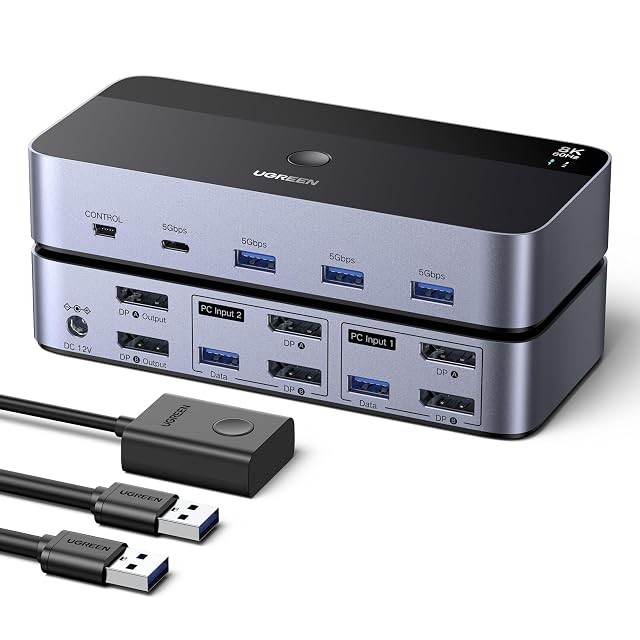 Switch KVM DisplayPort UGREEN AK700 a due porte con quattro prese USB 3.0 e un comando da tavolo