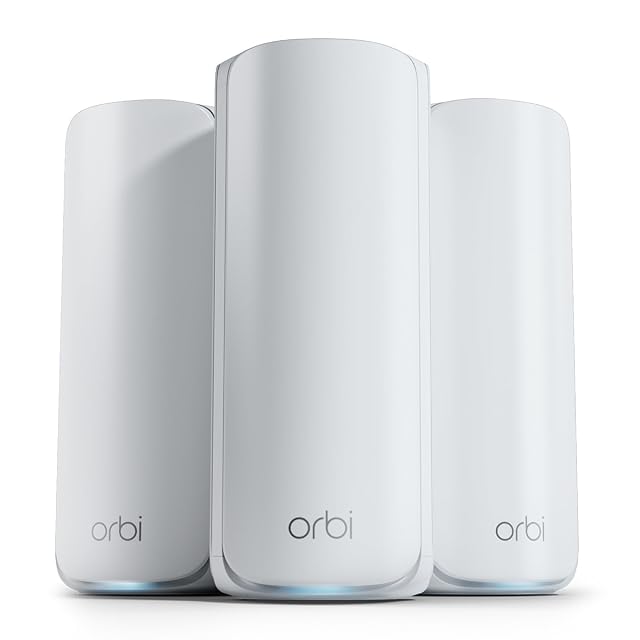 Router NETGEAR Orbi 770 bianco con due satelliti uguali