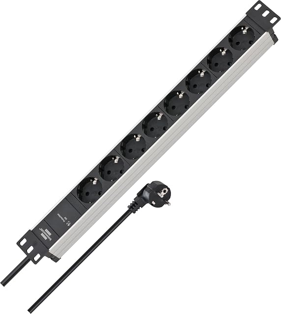 Multipresa Brennenstuhl Alu-Line argento e nera da 19 pollici con otto prese con terra inclinate